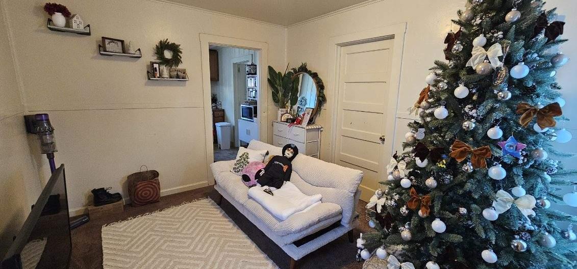 140 East Riverside Drive