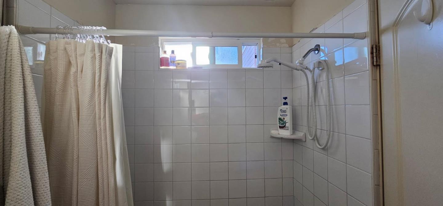 140 East Riverside Drive