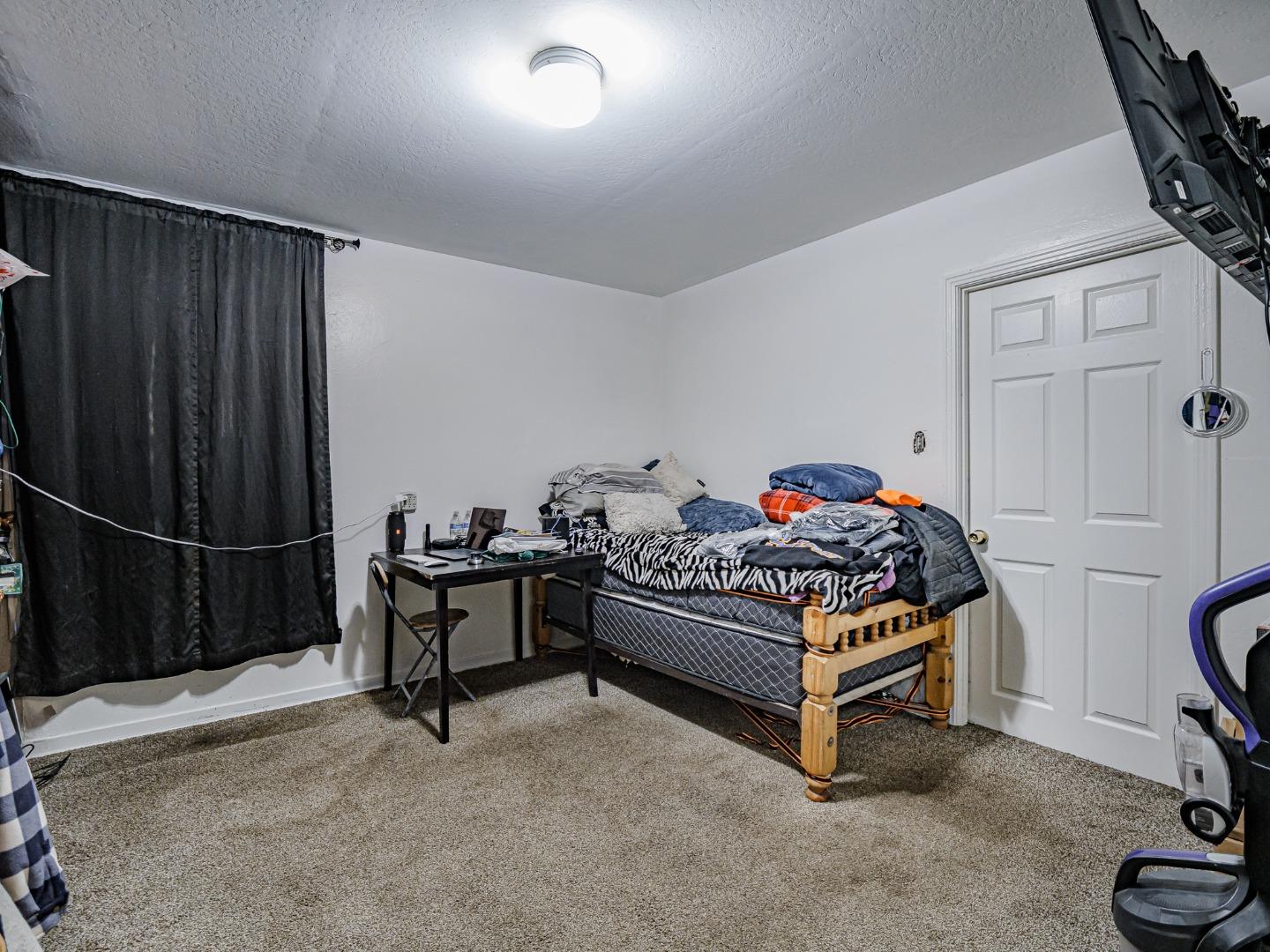 140 East Riverside Drive