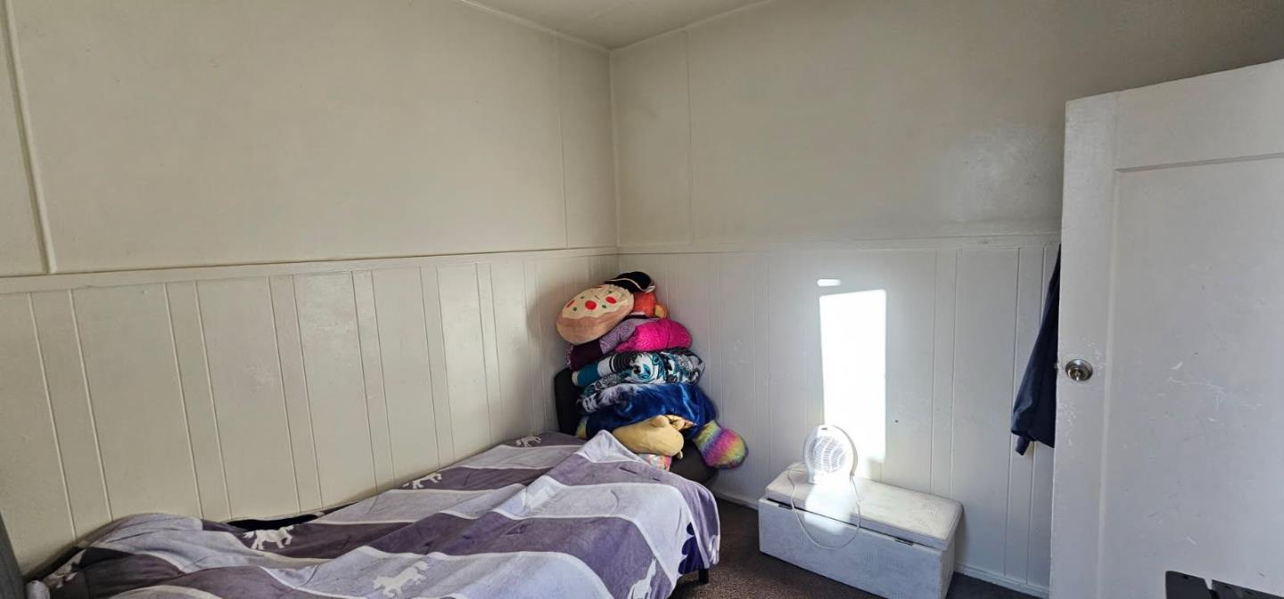 140 East Riverside Drive