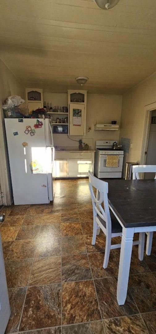 140 East Riverside Drive