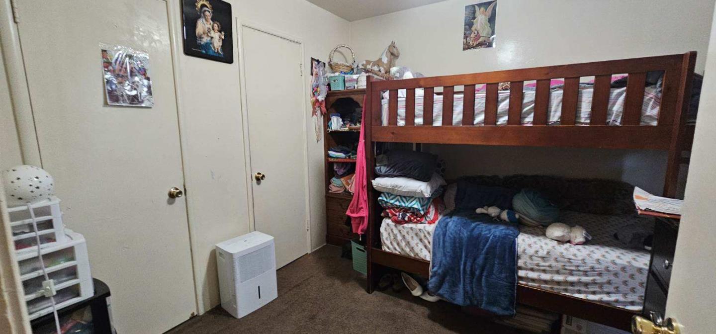 140 East Riverside Drive