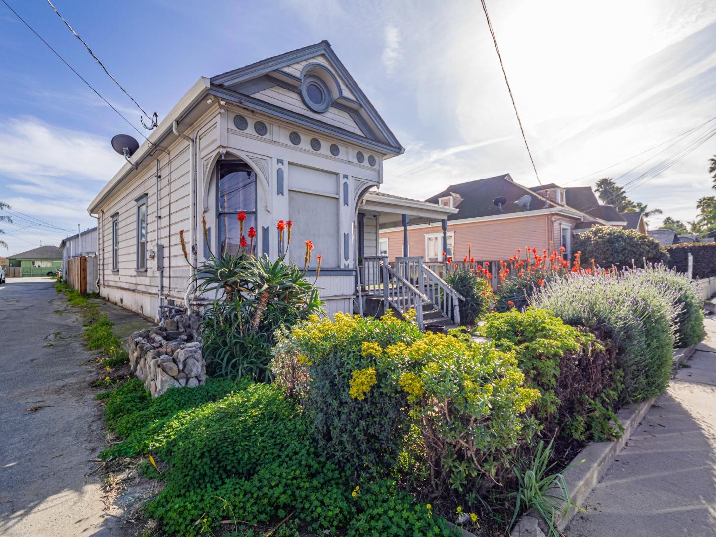 140 East Riverside Drive