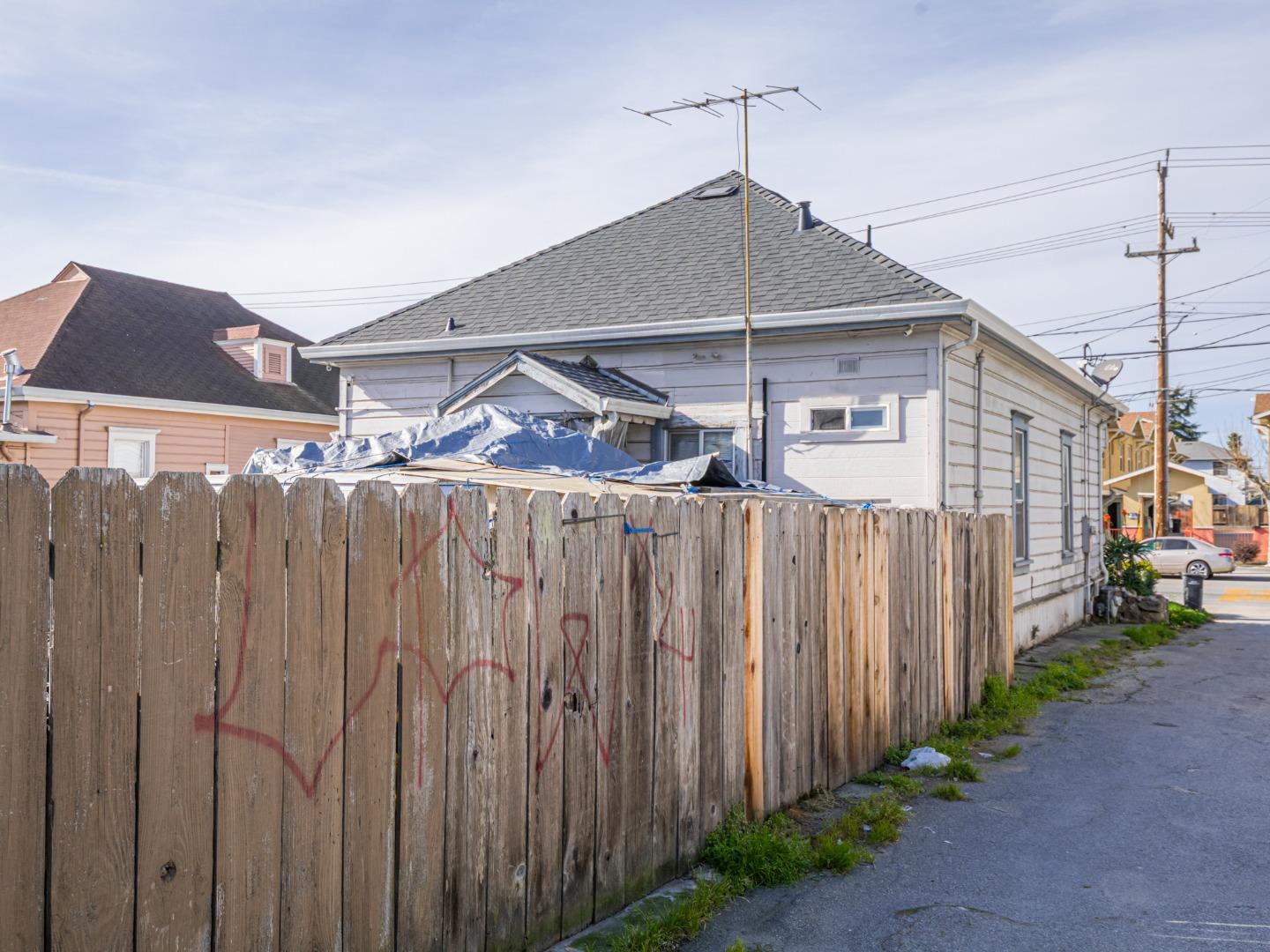 140 East Riverside Drive