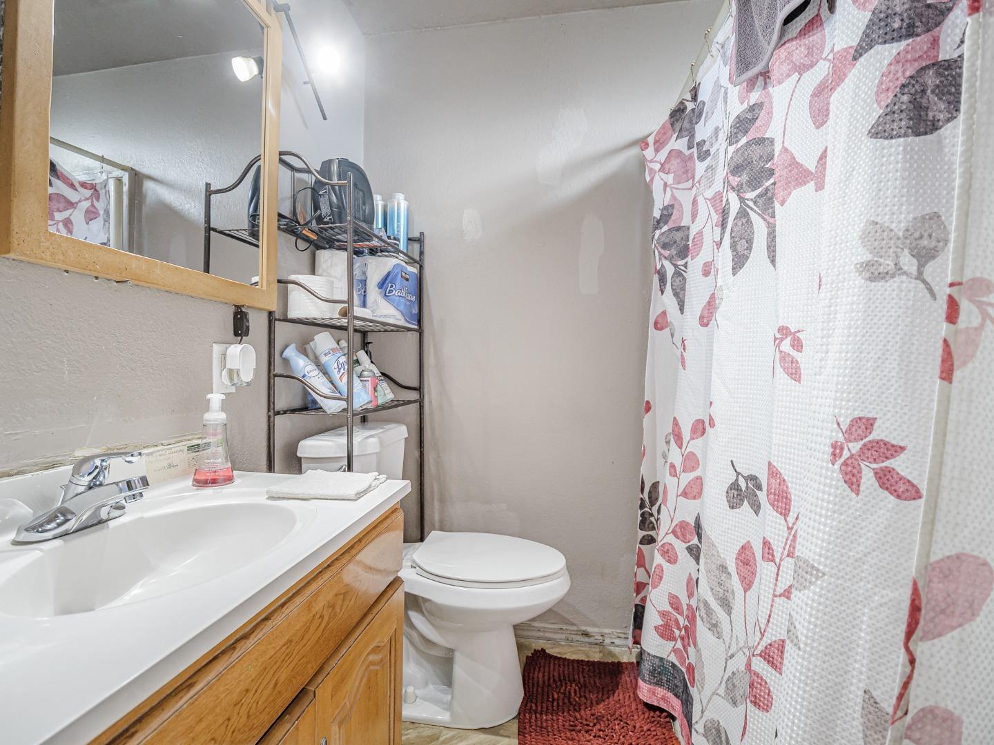 140 East Riverside Drive