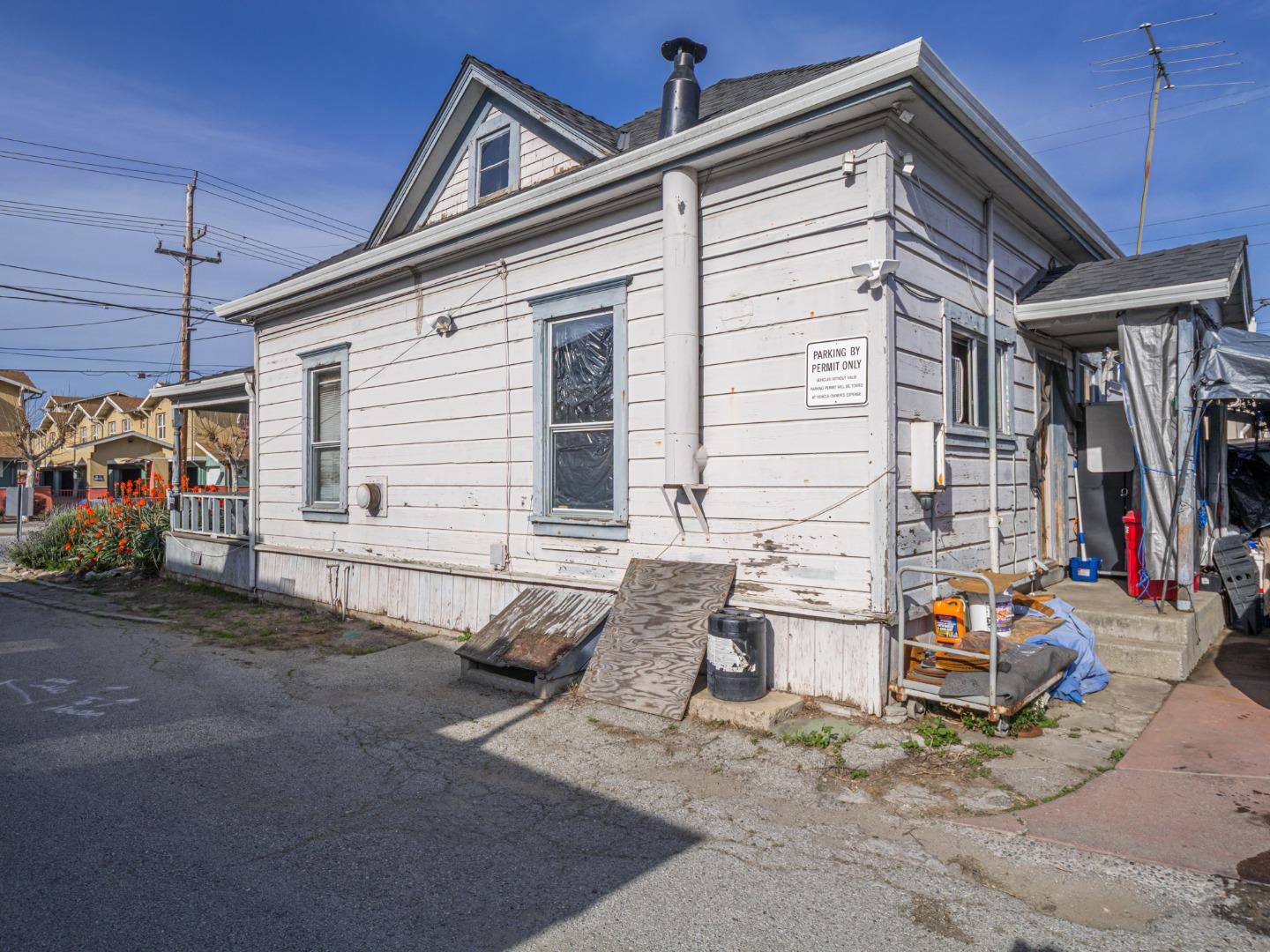 140 East Riverside Drive