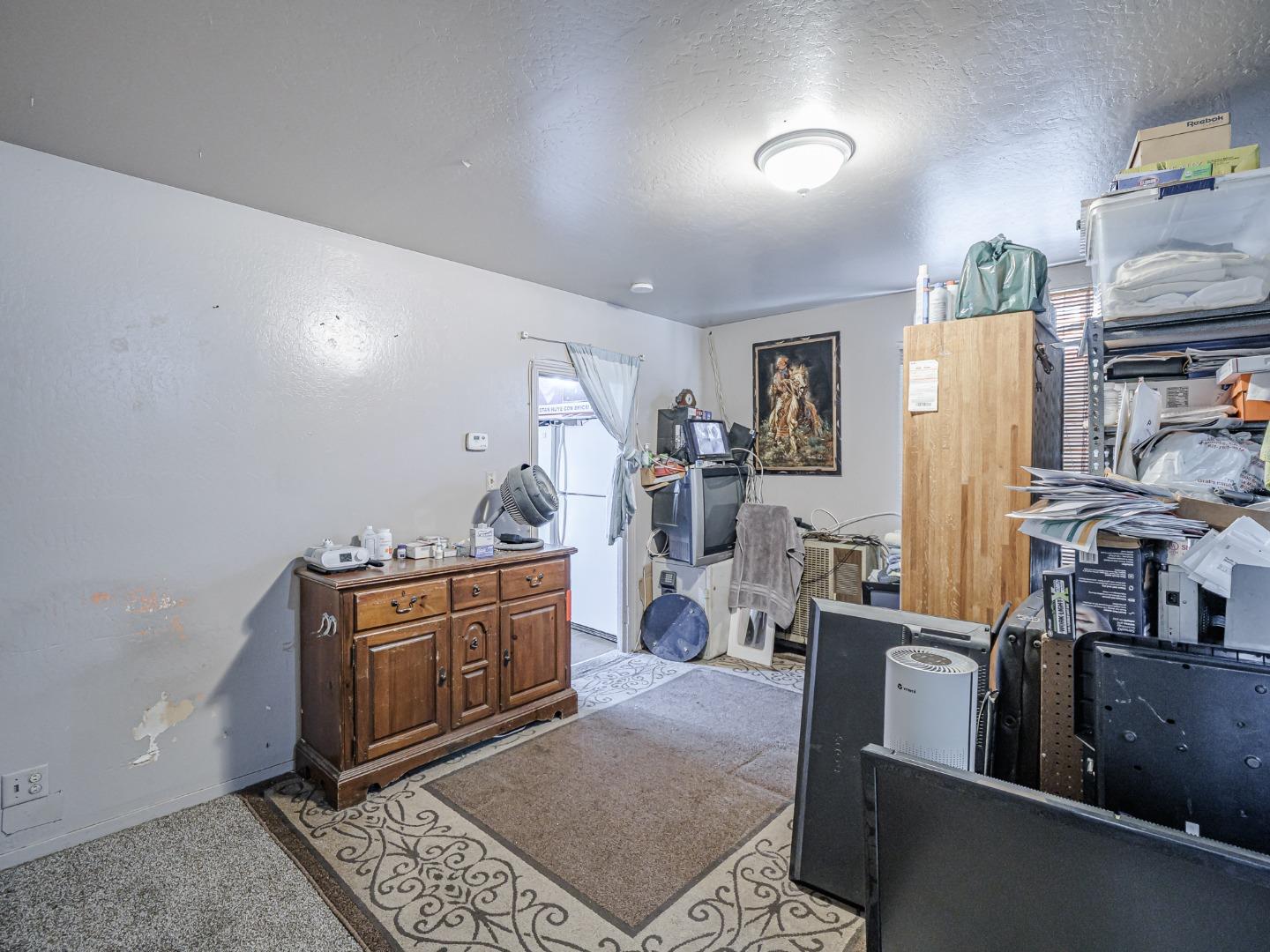 140 East Riverside Drive