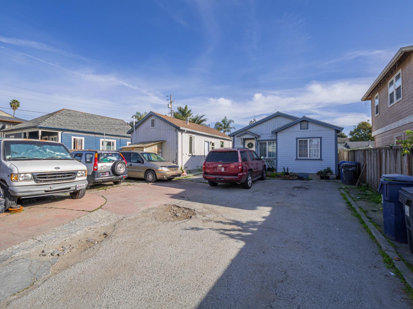 140 East Riverside Drive