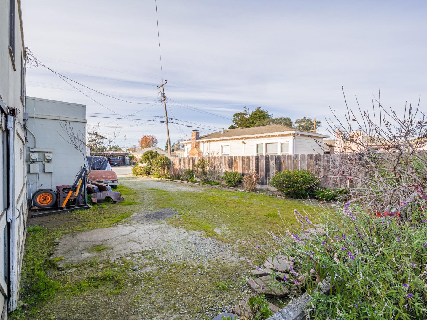 9 Memorial Avenue