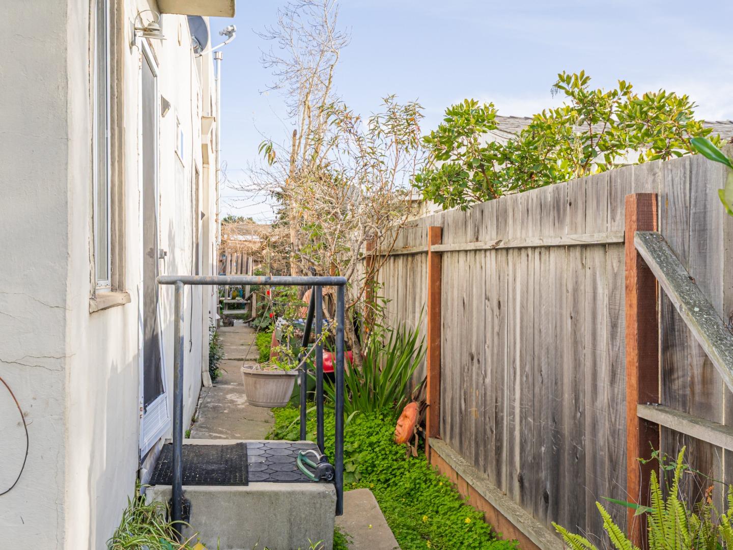 9 Memorial Avenue