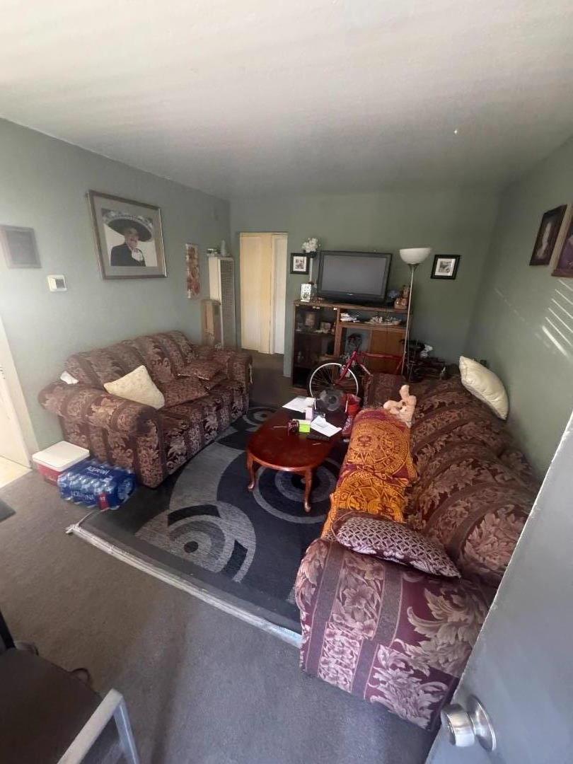 855 Jeanne AVE