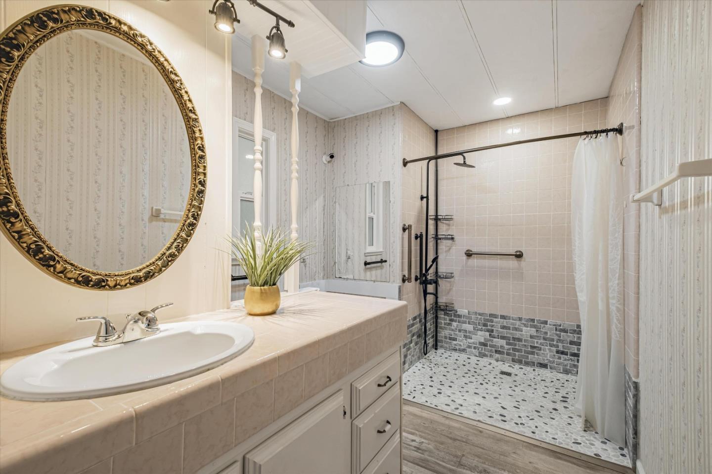 270 Hames Road Unit: 28