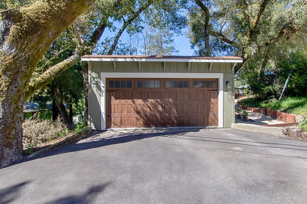 16 Mound Avenue