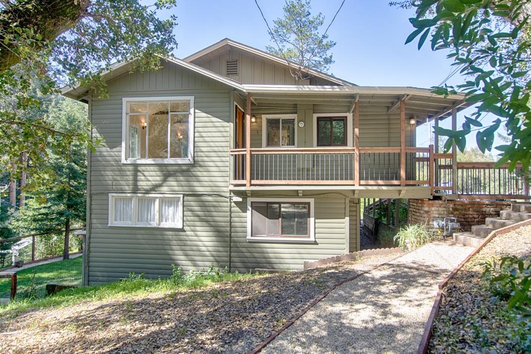 16 Mound Avenue