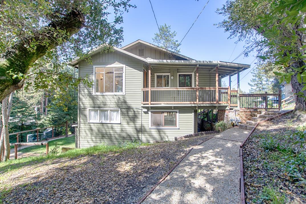 16 Mound Avenue