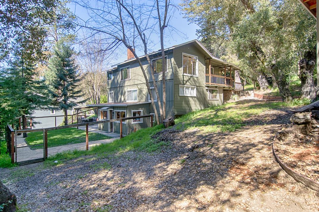 16 Mound Avenue