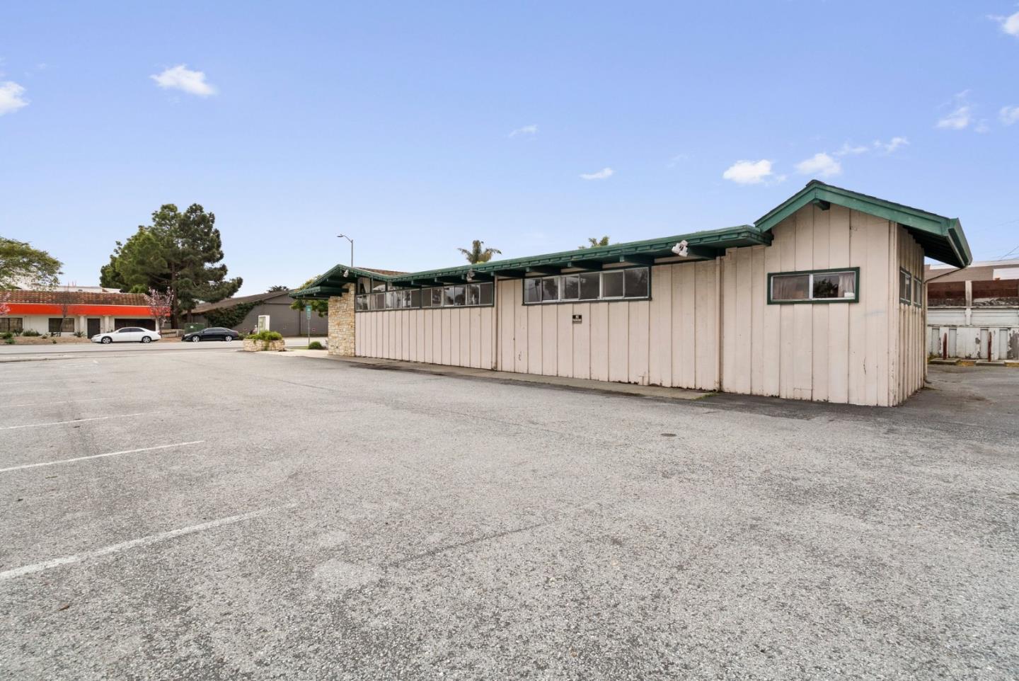 3811 Portola DR