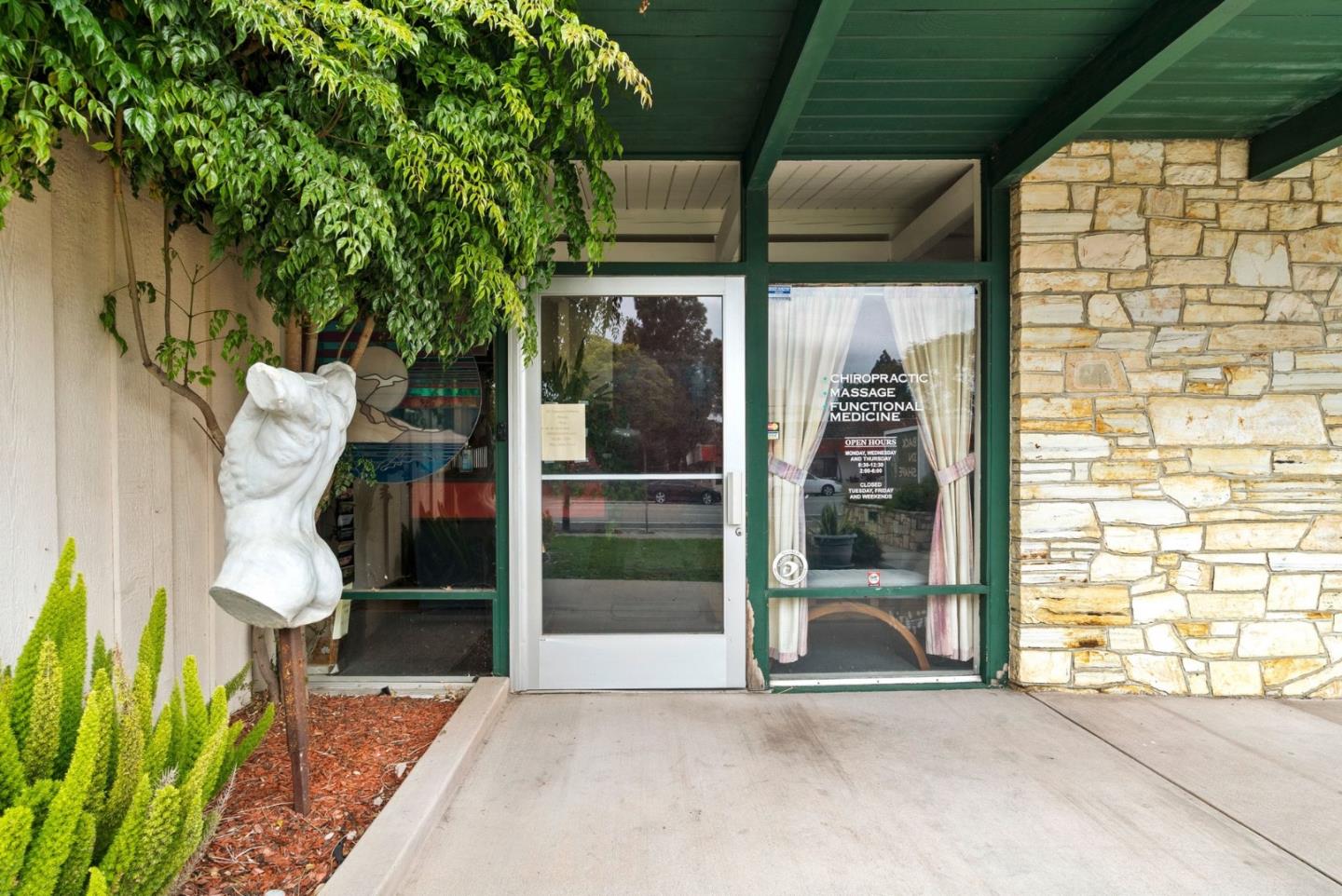3811 Portola DR