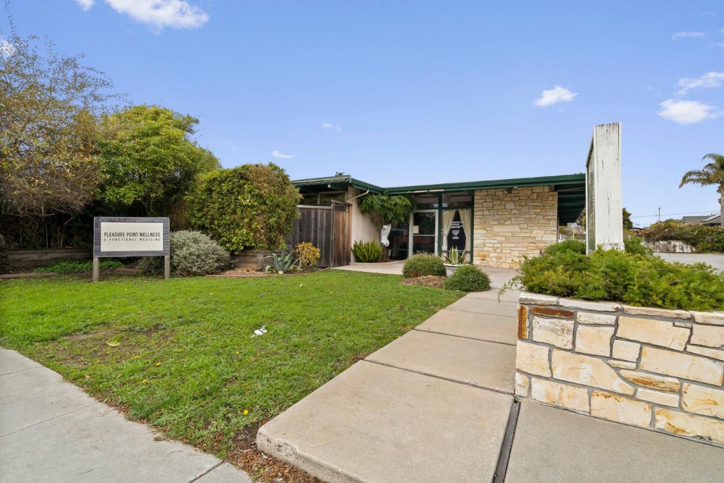 3811 Portola DR