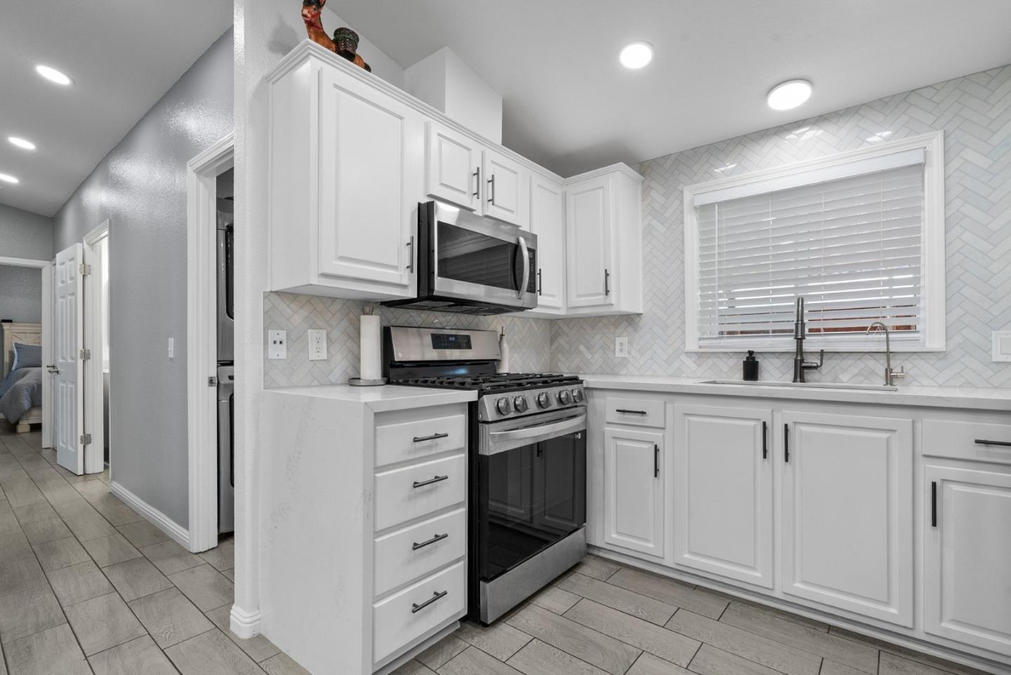 789 Green Valley Road Unit: 121