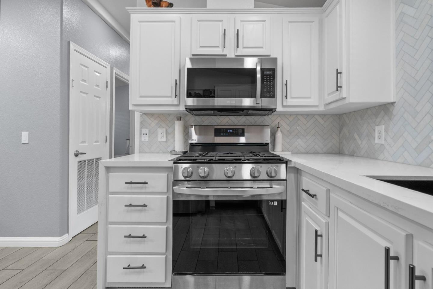 789 Green Valley Road Unit: 121