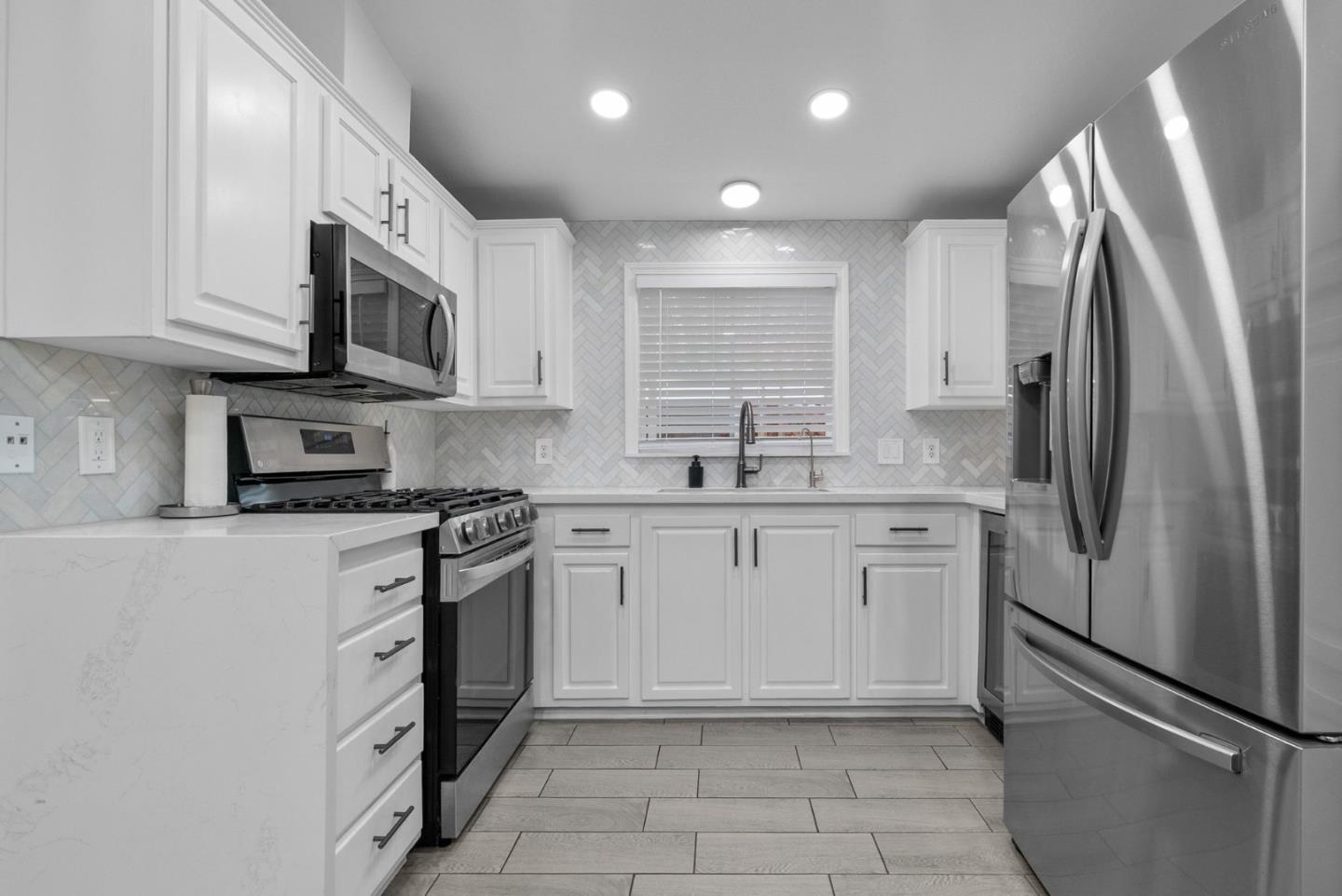 789 Green Valley Road Unit: 121