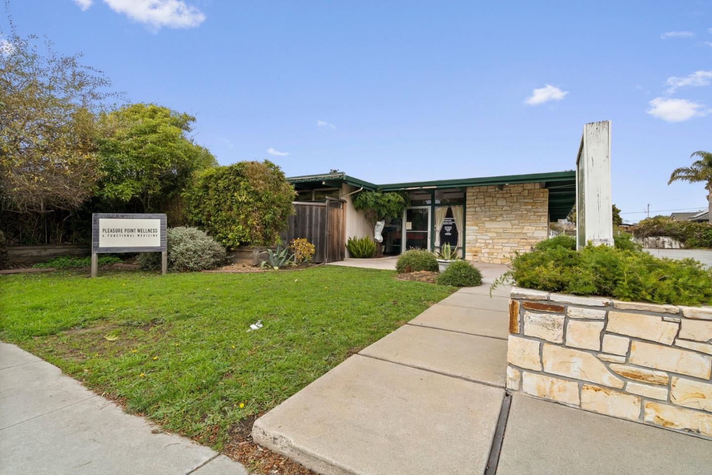 3811 Portola DR