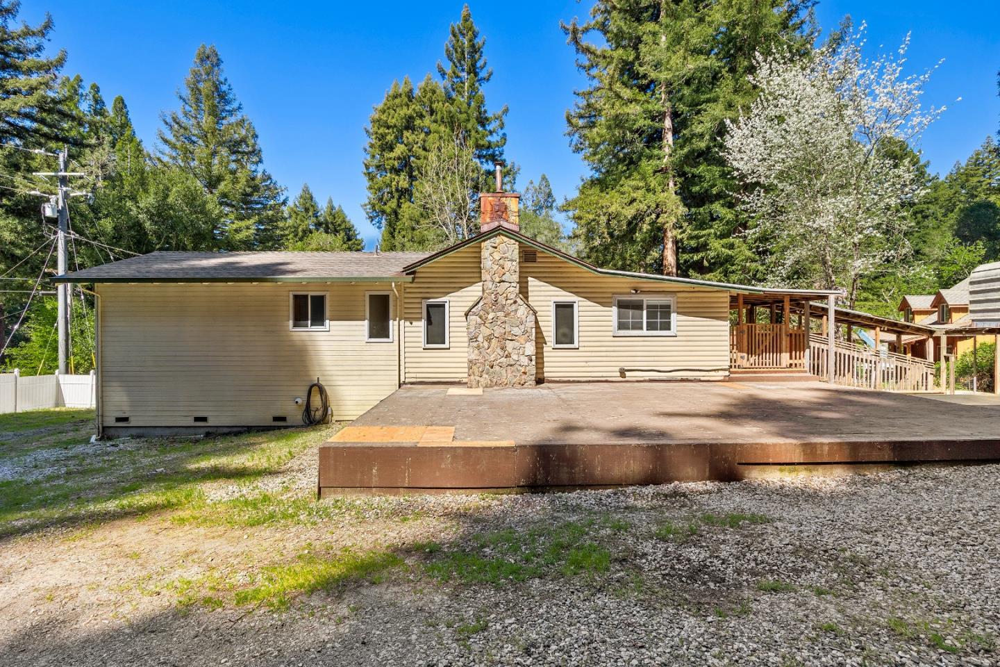 15666 Kings Creek RD