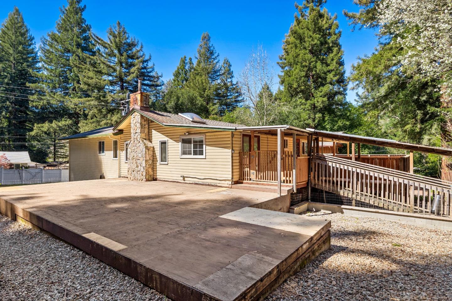 15666 Kings Creek RD