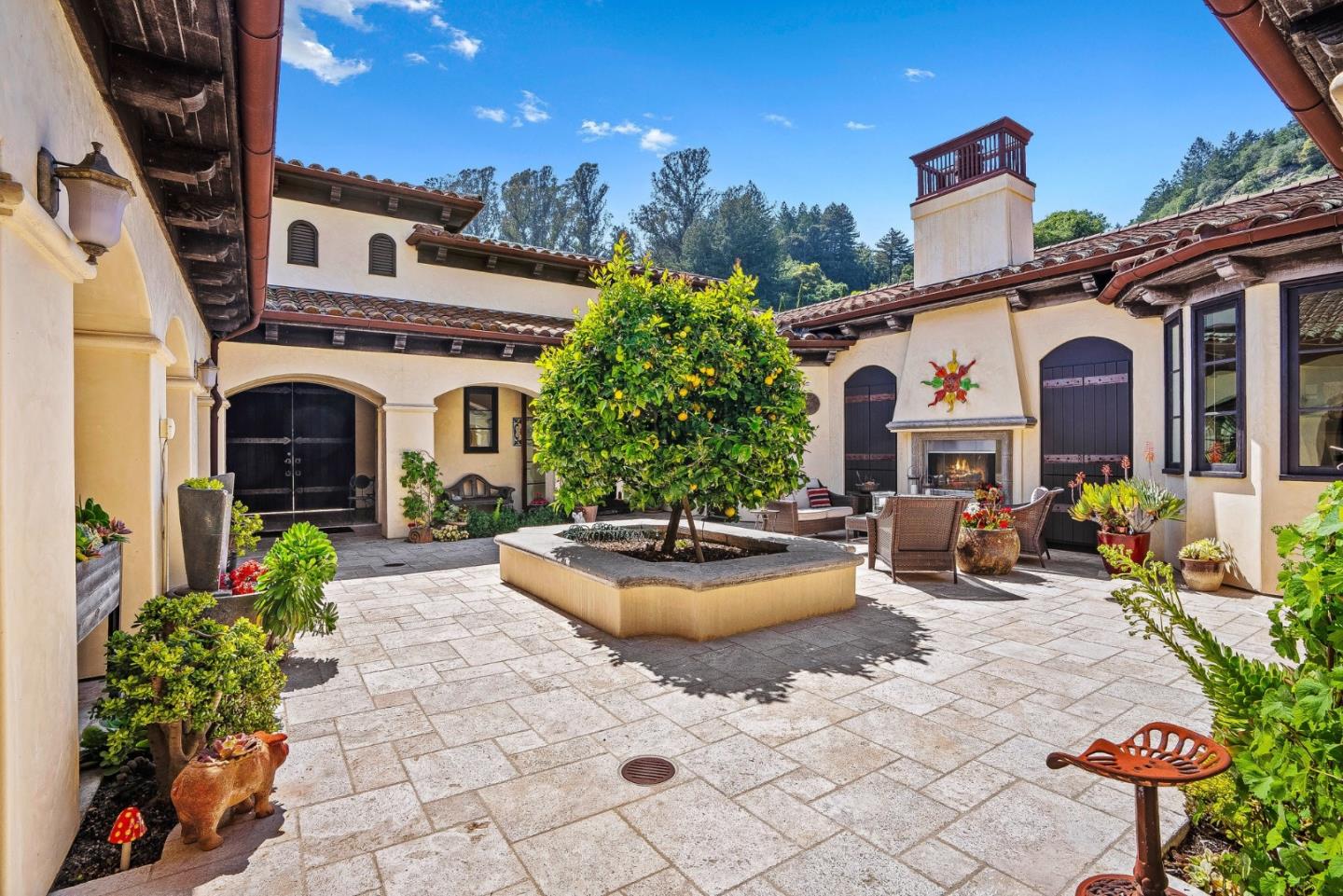 220 Falcon Hill