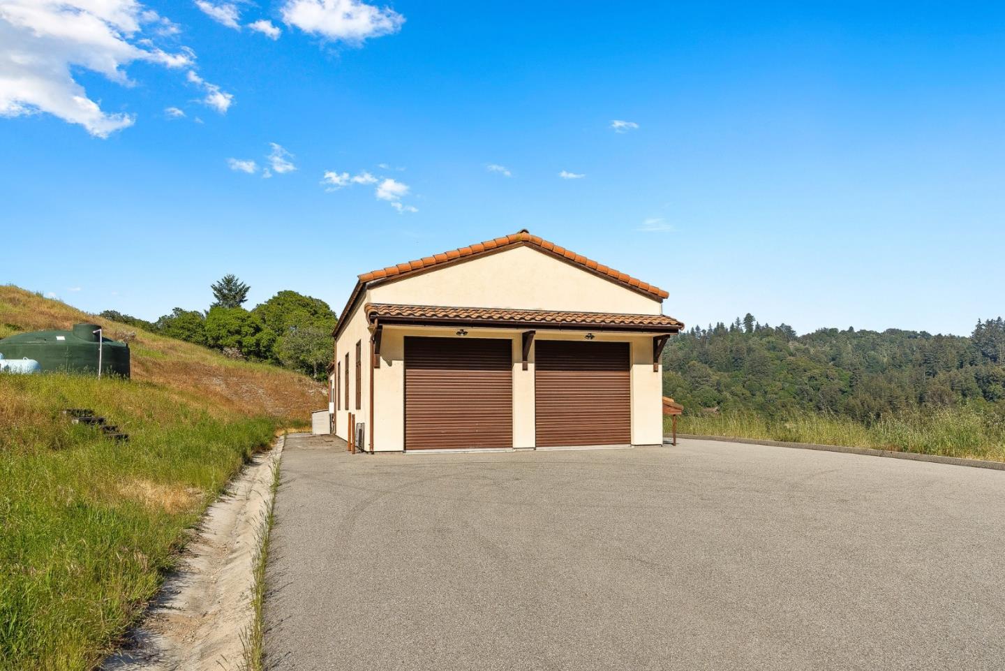 220 Falcon Hill