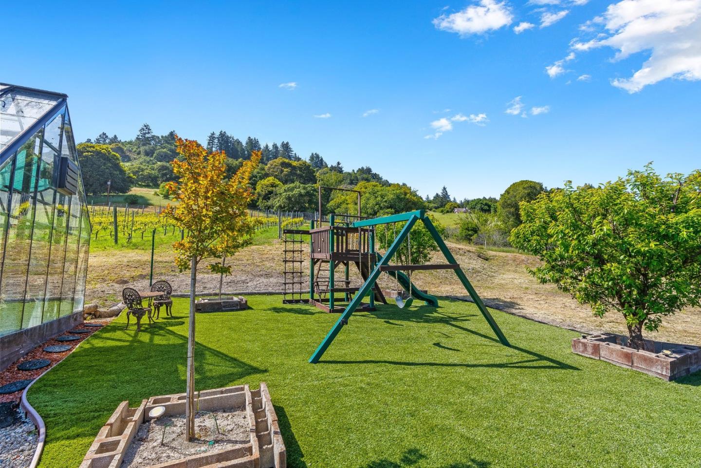 220 Falcon Hill