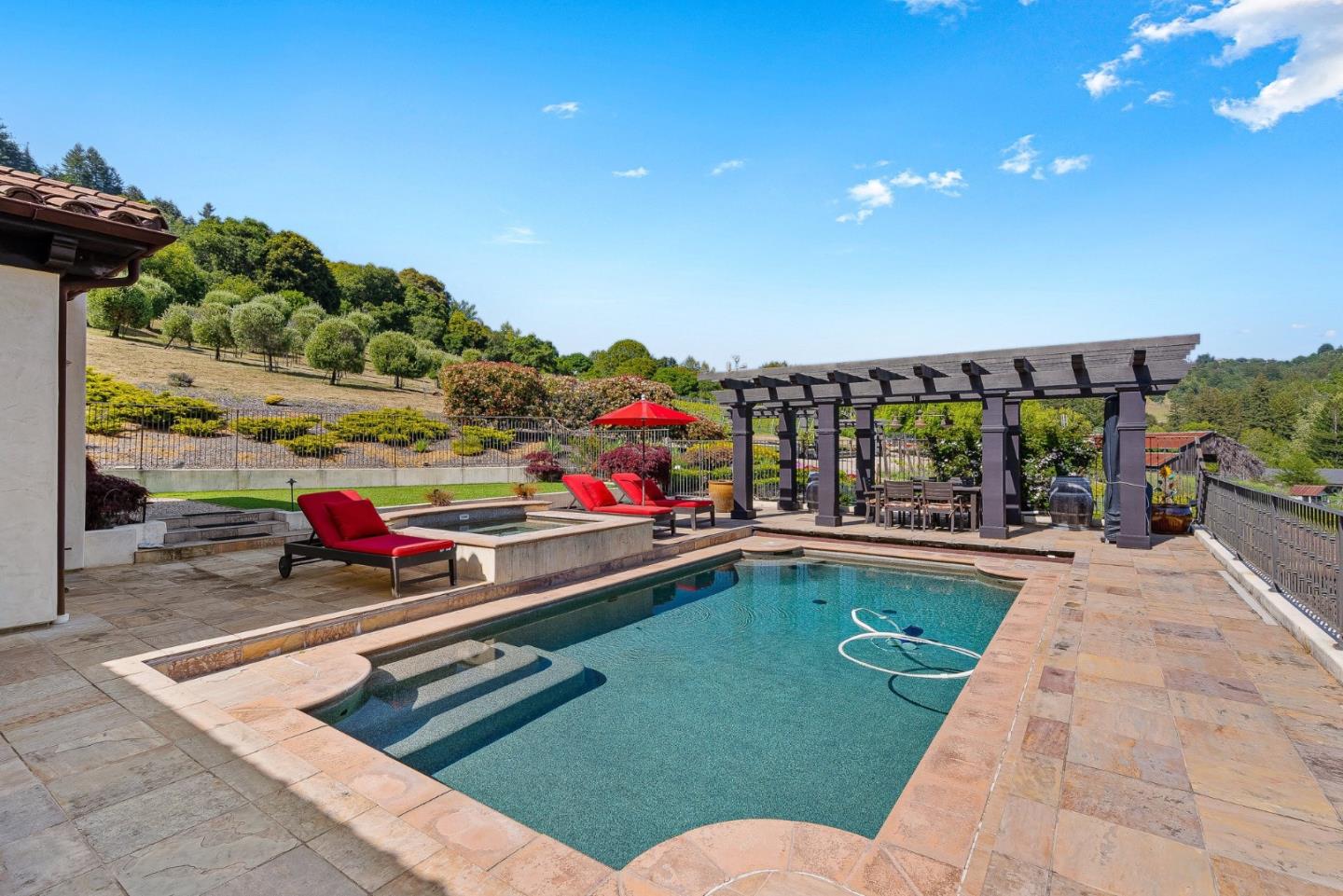 220 Falcon Hill