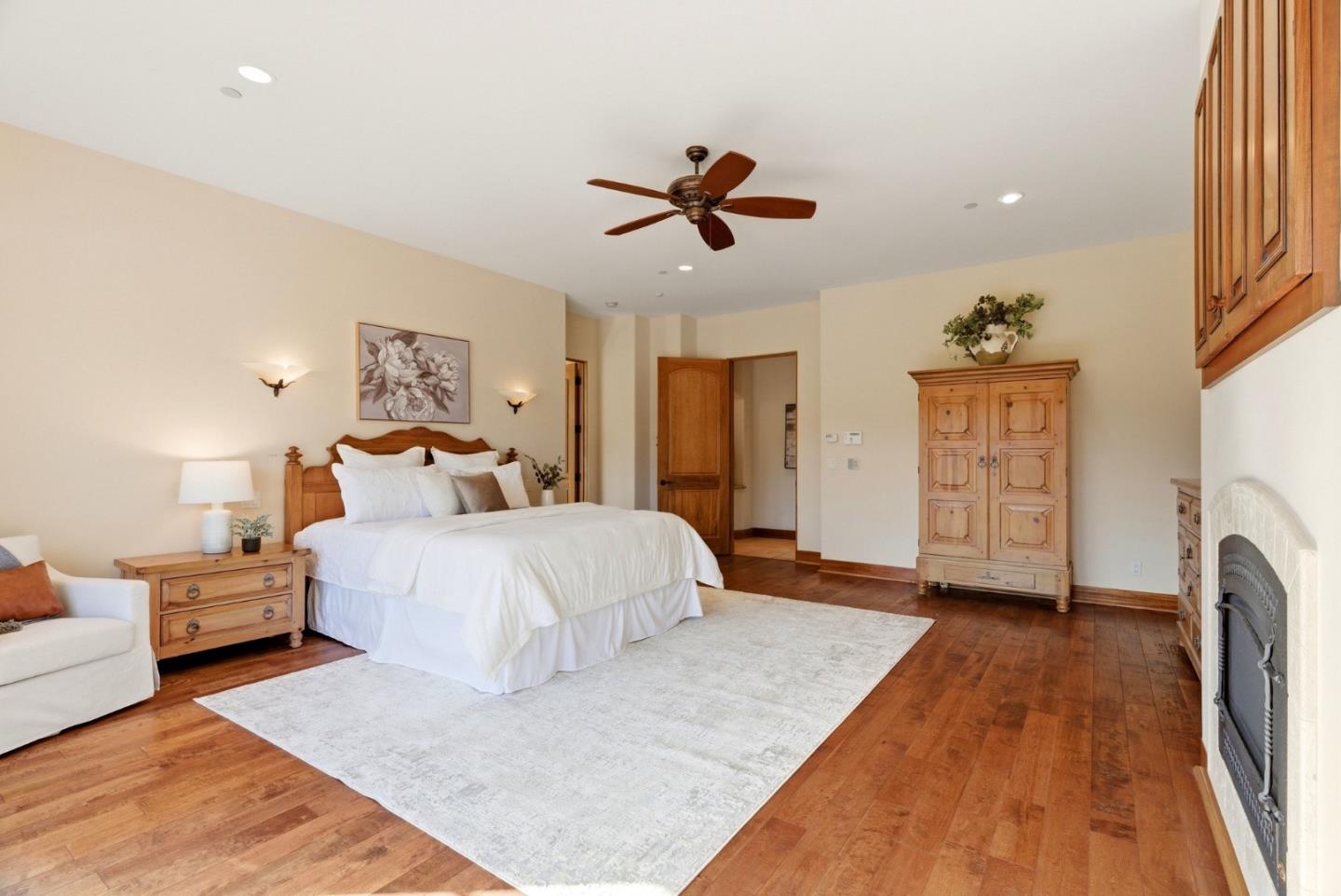 220 Falcon Hill