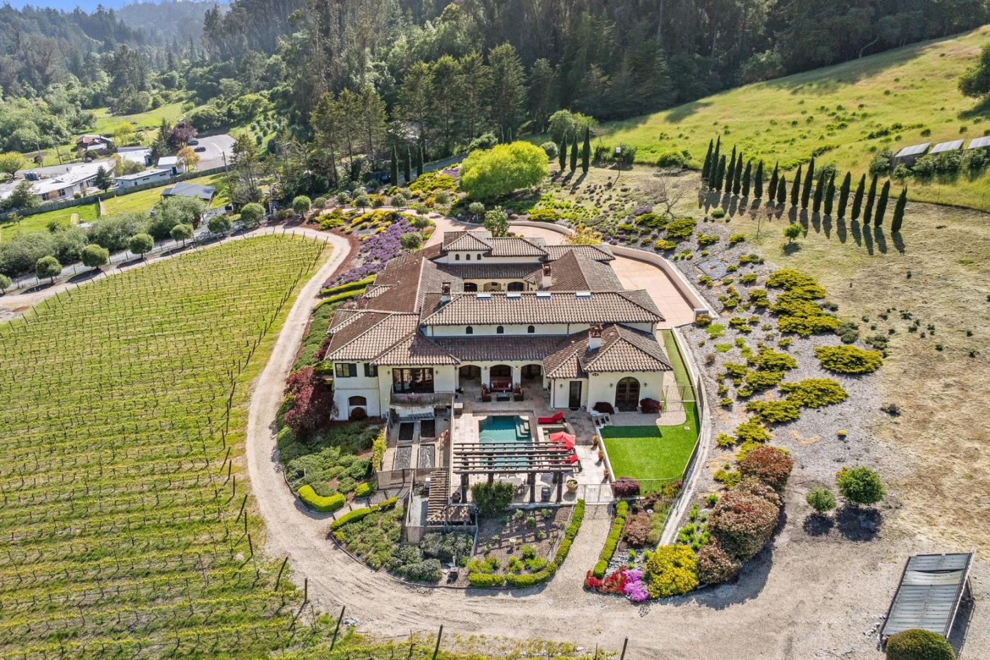 220 Falcon Hill
