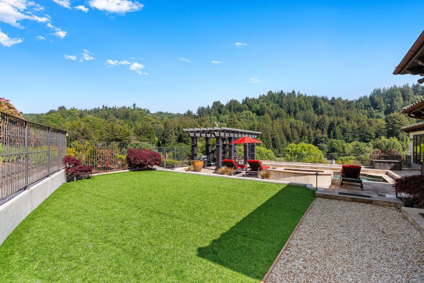 220 Falcon Hill