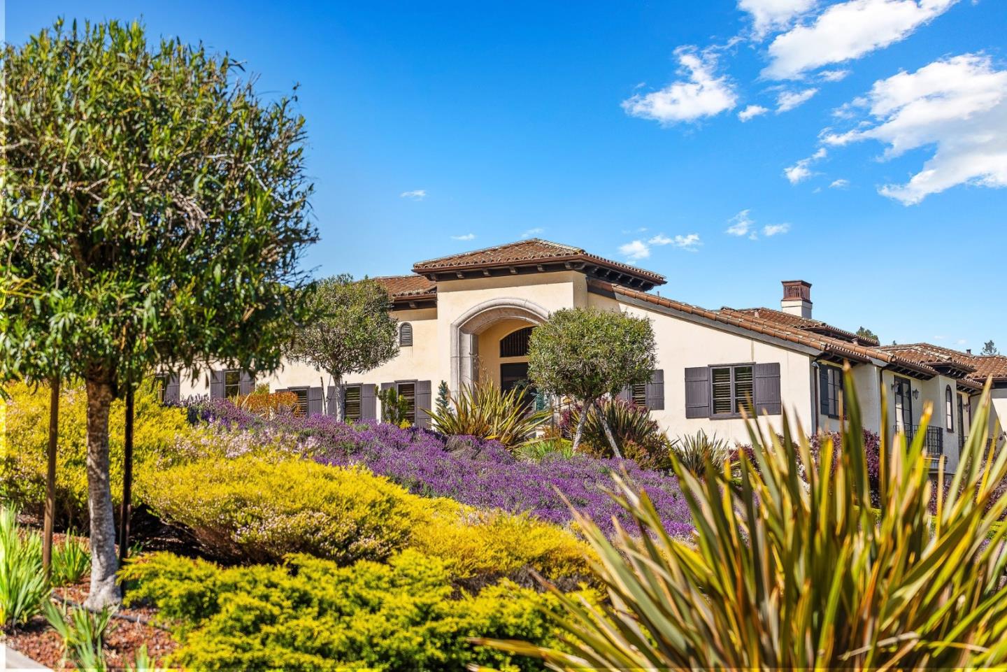 220 Falcon Hill