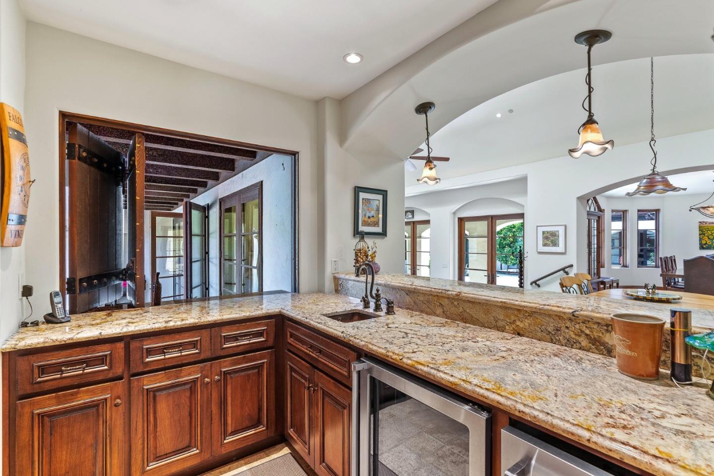 220 Falcon Hill