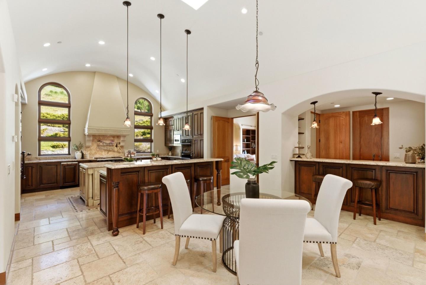 220 Falcon Hill