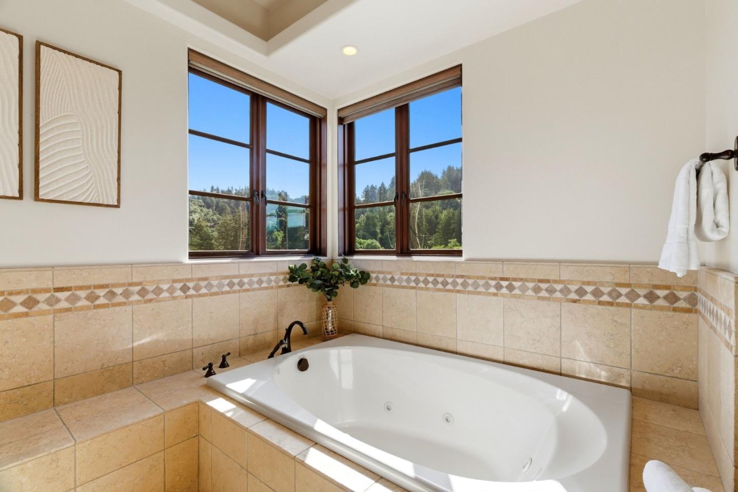 220 Falcon Hill