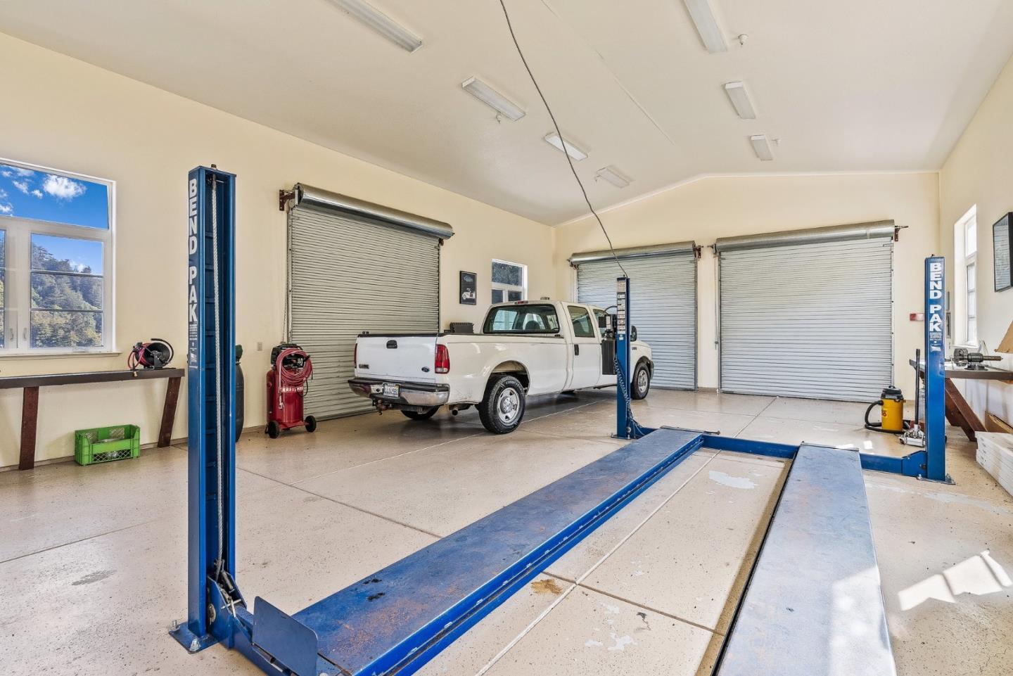 220 Falcon Hill