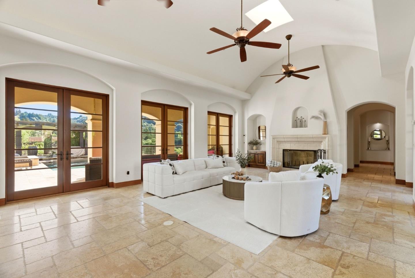 220 Falcon Hill