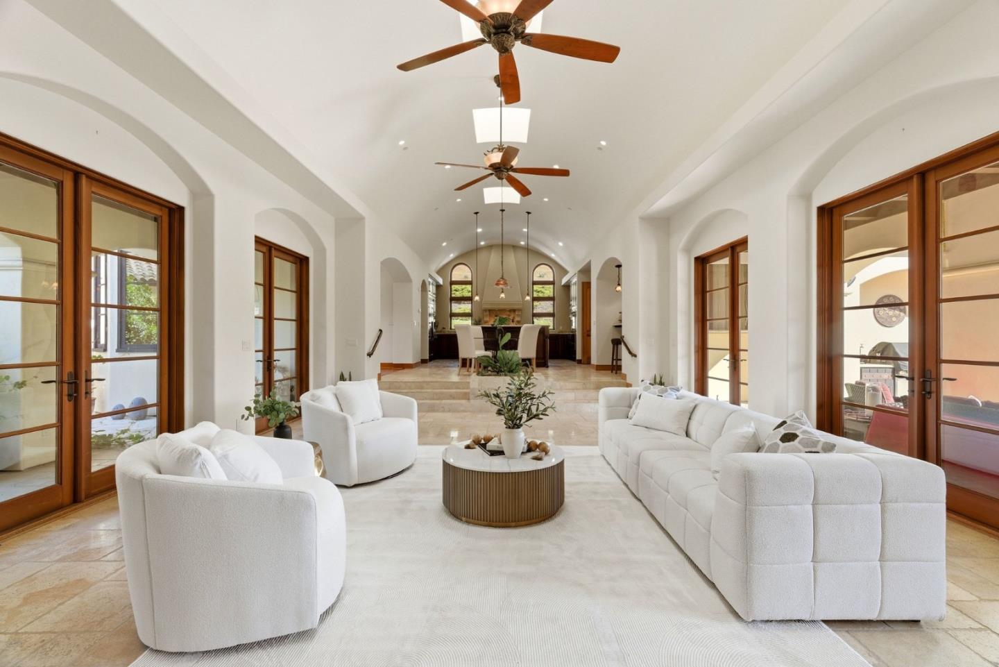 220 Falcon Hill
