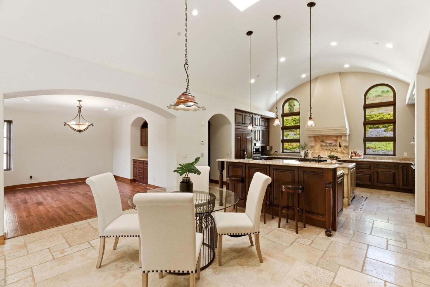 220 Falcon Hill