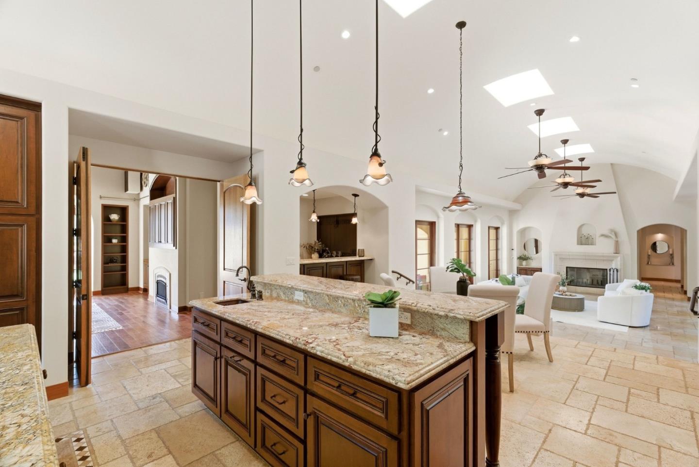220 Falcon Hill