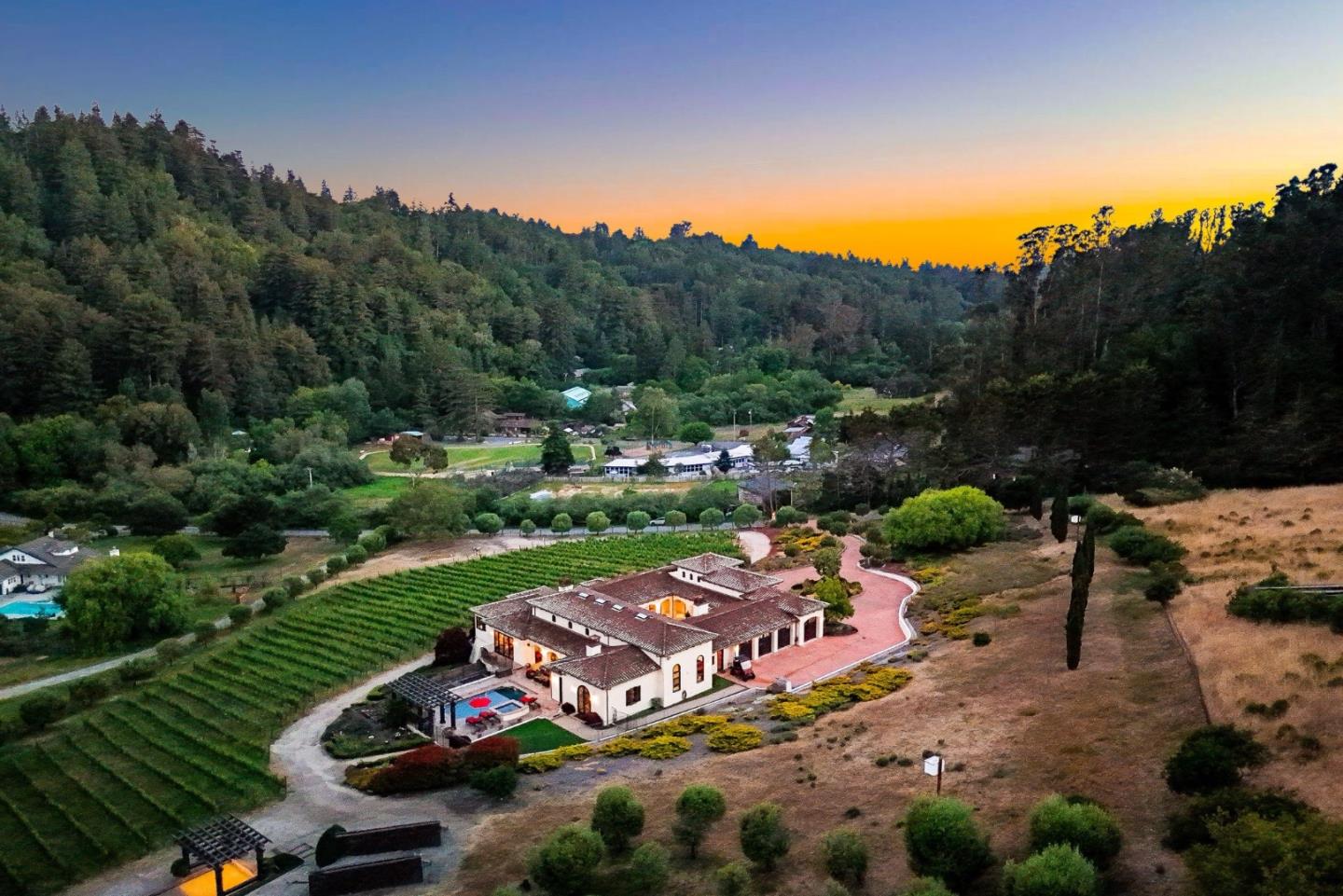 220 Falcon Hill