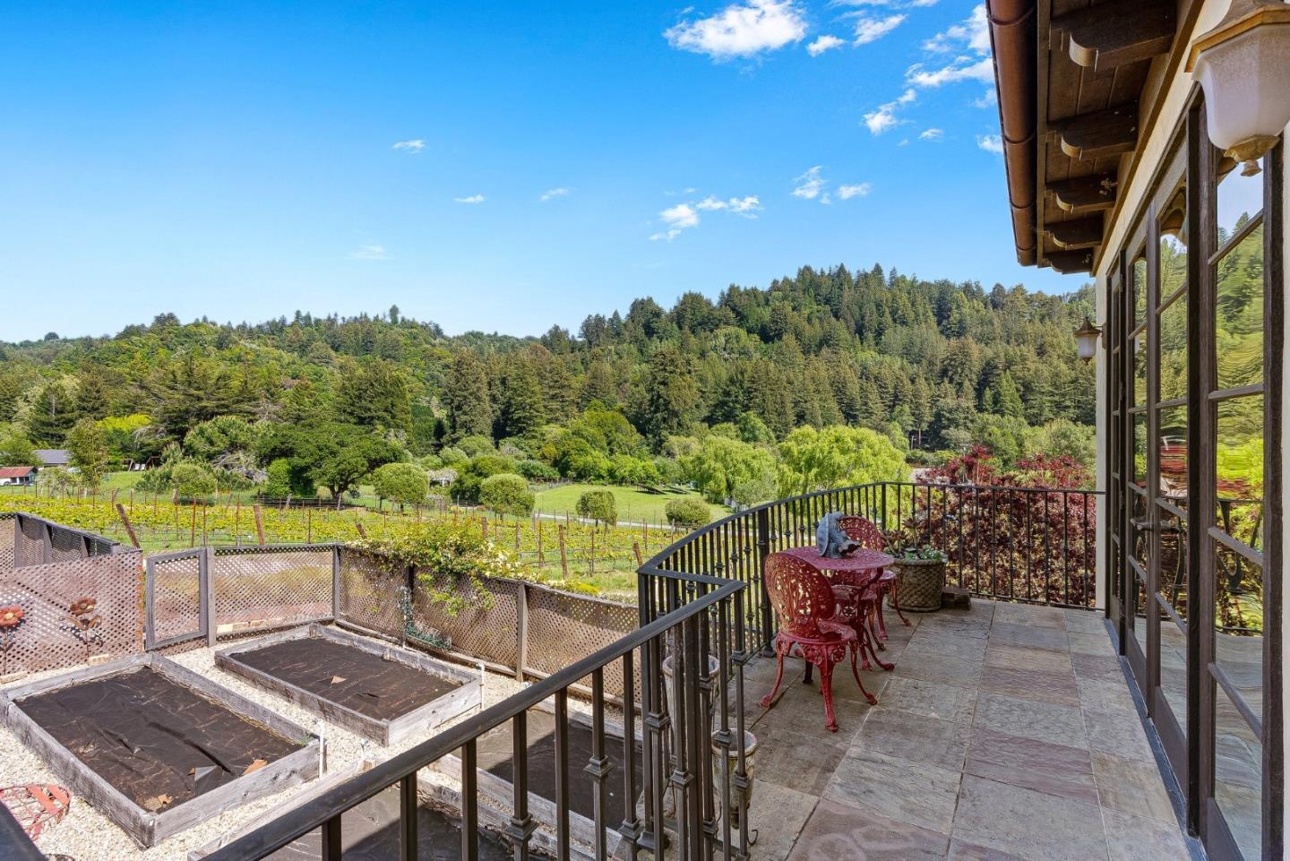 220 Falcon Hill