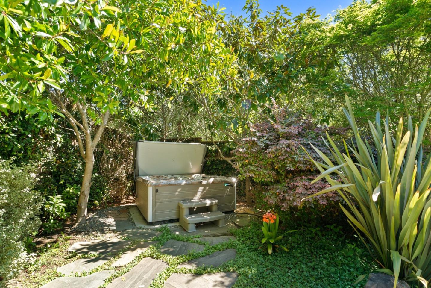 335 Bridlewood Court