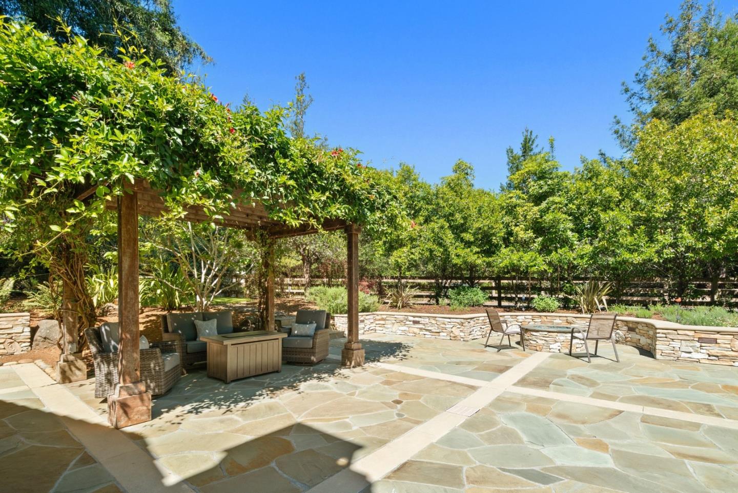 335 Bridlewood Court