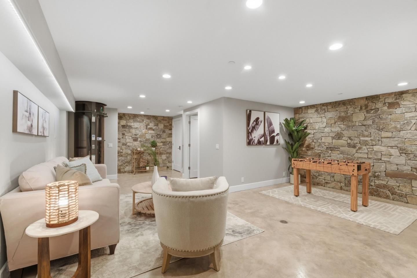 2974 East Cliff Drive